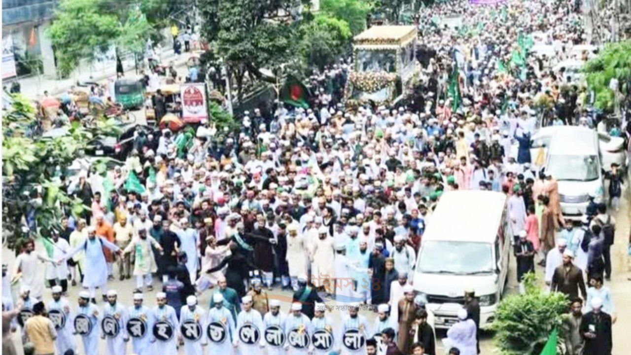 ঈদে মিলাদুন্নবী উপলক্ষে রাজধানীতে জশনে জুলুস, অংশ নিলেন বিপুলসংখ্যক মুসল্লি