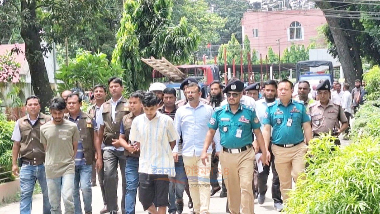 ইয়াবা সেবনে বাধা দেওয়ায় শিক্ষক পরিবারের চারজনকে হত্যা, গ্রেপ্তার ২