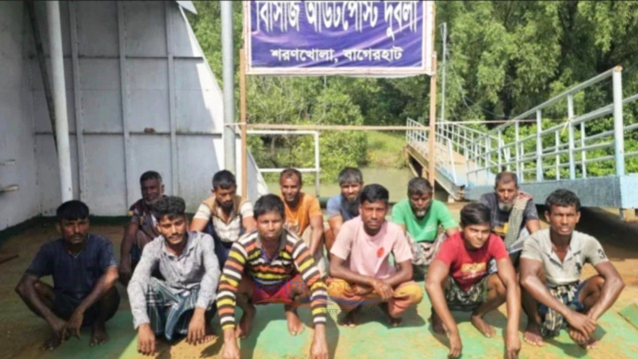 গভীর সমুদ্রে ইঞ্জিন বিকল, কোস্ট গার্ডের অভিযানে ১২ জেলে উদ্ধার