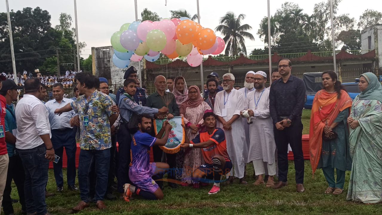 মাদক বিবেককে ধ্বংস করে, সুস্থ থাকতে খেলাধুলার বিকল্প নেই। রংপুর বিভাগীয় কমিশনার শহিদুল ইসলাম।