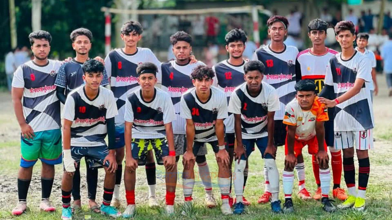 হোমনায় ফুটবল ম্যাচে পক্ষপাতিত্বের অভিযোগ, শিক্ষা কর্মকর্তার কাছে লিখিত অভিযোগ।