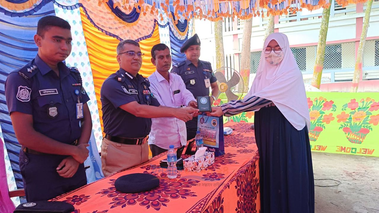 পোরশায় মাদক, বাল্যবিবাহ ও সাইবার ক্রাইম রোধে পুলিশ সুপারের সচেতনতামূলক সভা