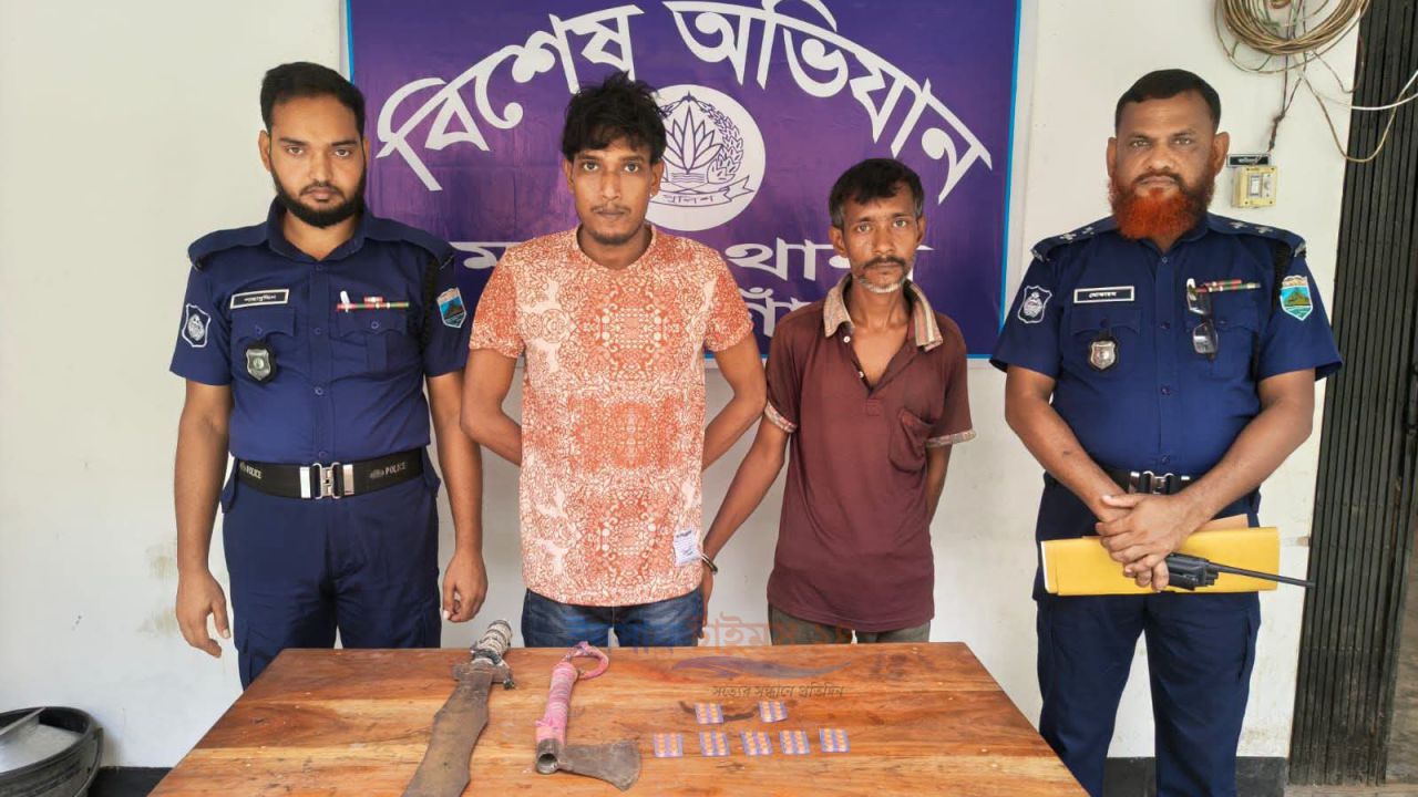 মান্দায় চাইনিজ কুড়াল ও দেশীয় অস্ত্রসহ দুই সন্ত্রাসী কাম মাদক ব্যবসায়ী গ্রেফতার