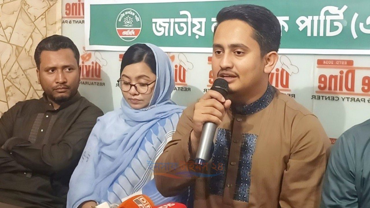 হাসিনাকে ফাঁসির কাষ্ঠে নিতে জুলাই শহীদদের পরিবারই যথেষ্ট: সারজিস