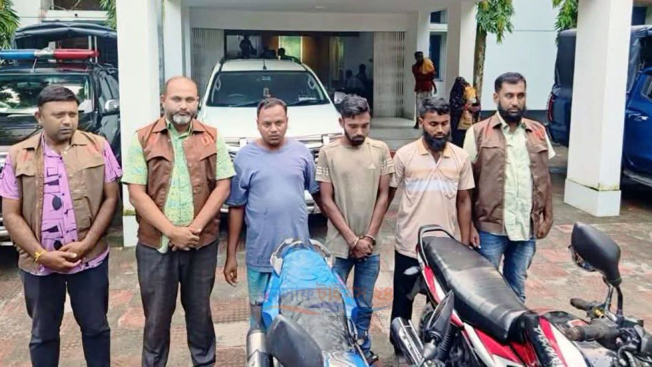 জামালপুরে চোরাই মোটরসাইকেল চক্রে ডিবির হানা