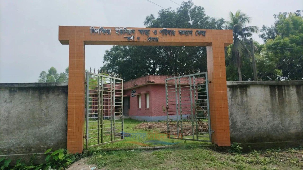 নিলক্ষিয়া স্বাস্থ্যকেন্দ্রে হাজিরা নিয়ে বিতর্ক, উঠেছে অনিয়মের অভিযোগ।