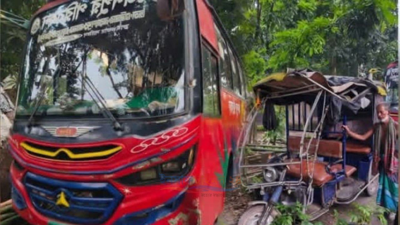 মতলবে আত্মীয়ের জানাযায় যাওয়ার পথে বাস চাপায় ১ জন নিহত, গুরুতর আহত ৪ জন 