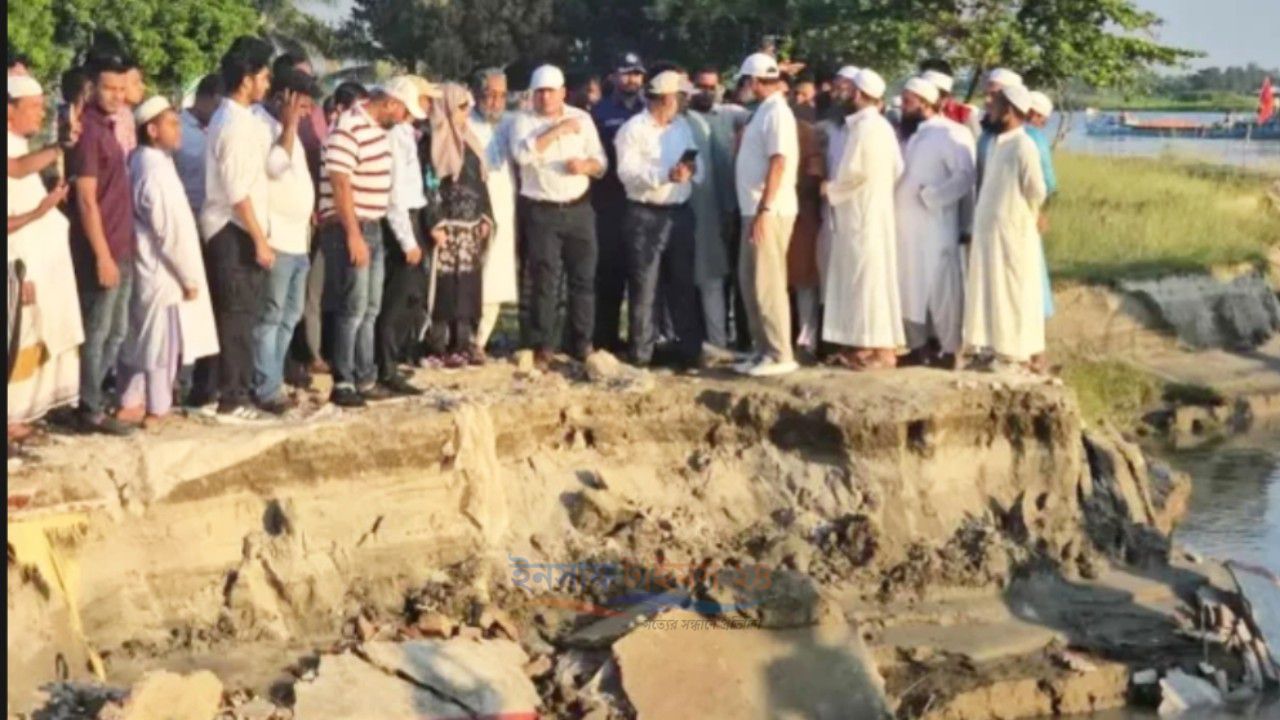 এশার পর ফজরে এসে মসজিদ উধাও, পদ্মায় বিলীন