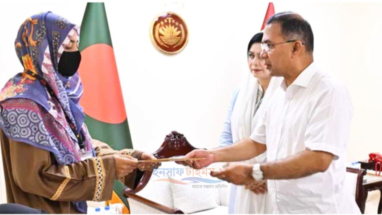 প্রধানমন্ত্রীর সঙ্গে শহীদ দুই সেনাসদস্যের পরিবারের সাক্ষাৎ