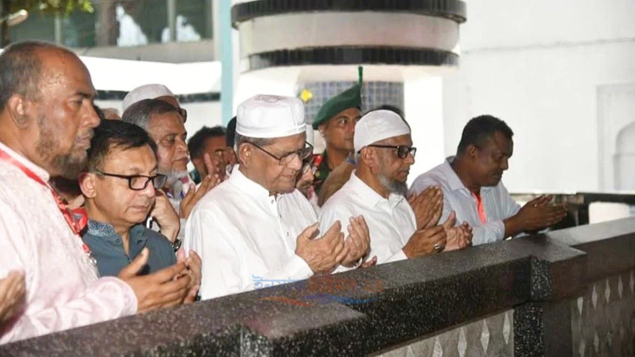 সিলেটে শাহজালাল-শাহপরানের মাজার জিয়ারত করলেন রাষ্ট্রপতি