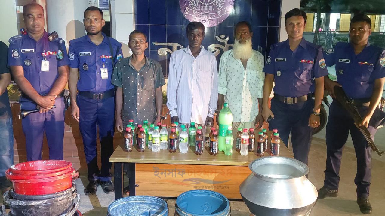 নিয়ামতপুরে মাদকবিরোধী অভিযানে ৫৫০ লিটার চোলাইমদসহ গ্রেপ্তার ৩