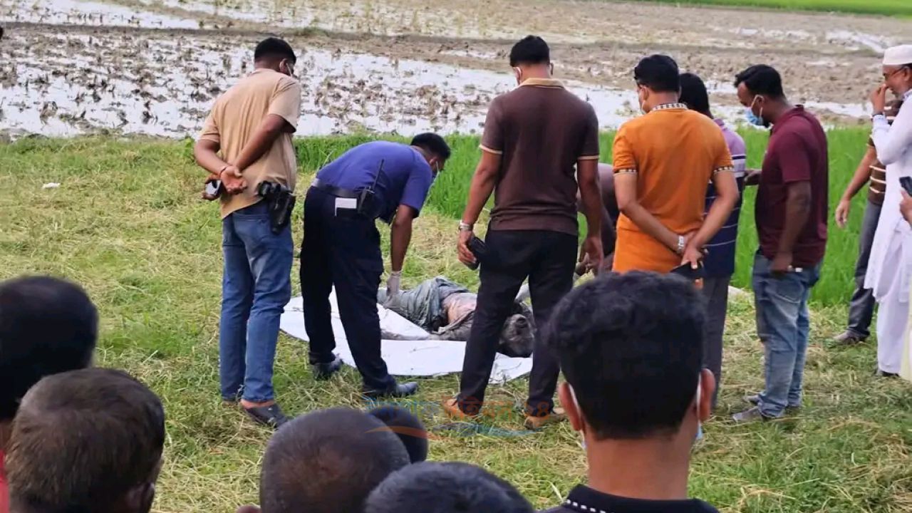 পত্নীতলায় ফসলি জমি থেকে বাবুল নামের ব্যক্তির অর্ধগলিত ম/র/দে/হ উদ্ধার