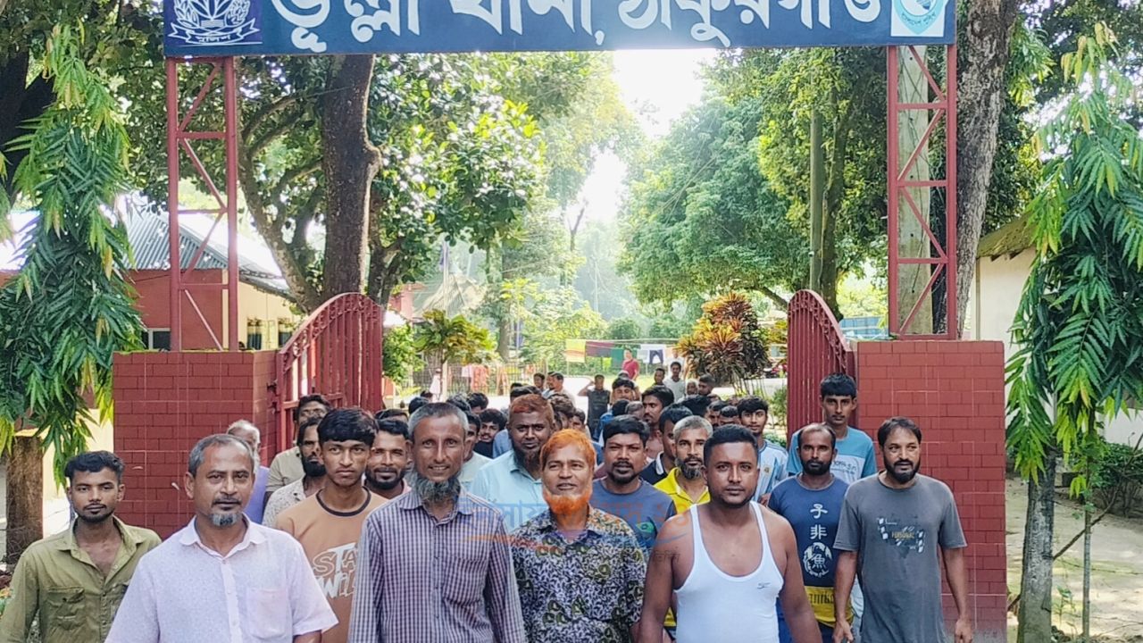 মাদক ব্যবসার প্রতিবাদ করায় এলাকাবাসীকে মারধর ও হুমকির অভিযোগ