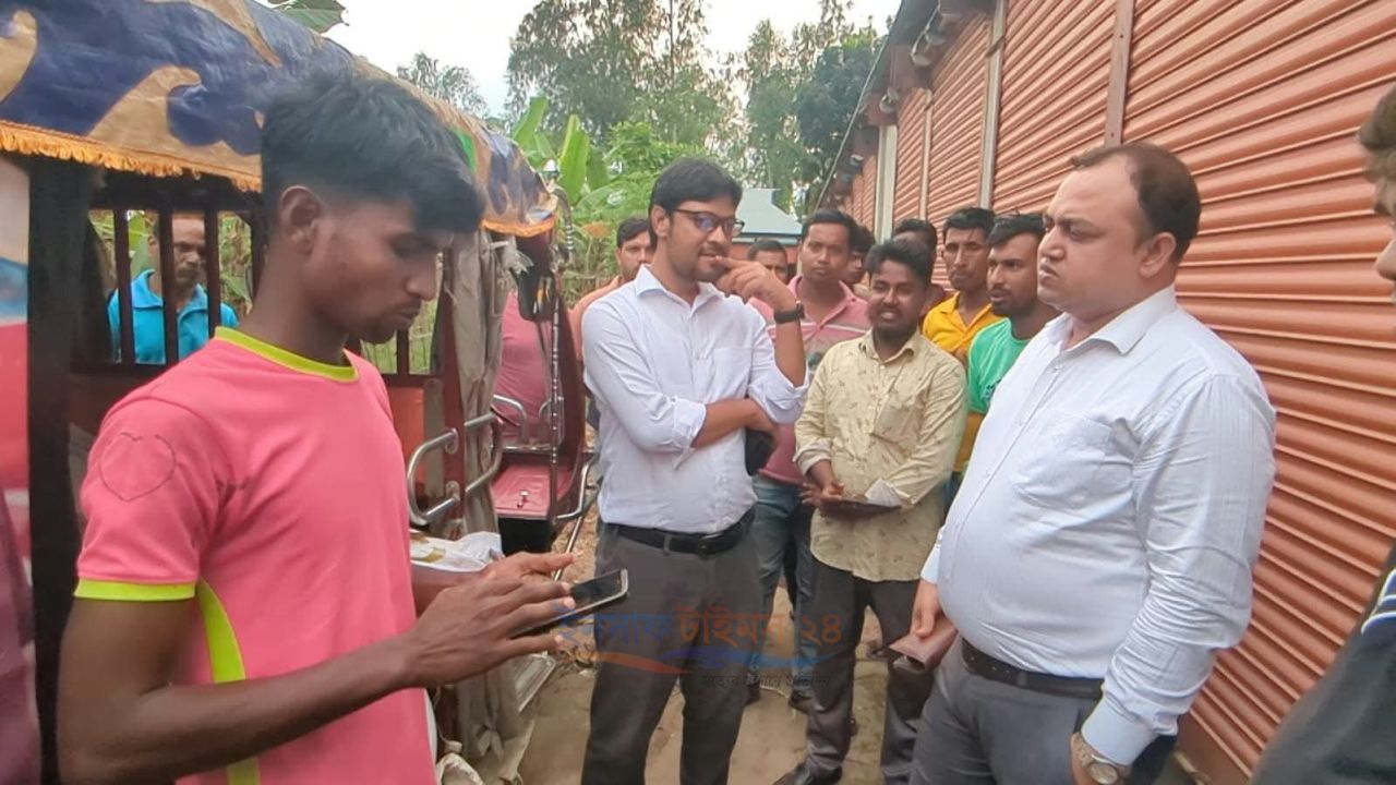 বকশীগঞ্জে দুই অটোরিকশা থেকে ২৫ বস্তা ইউরিয়া সার জব্দ।