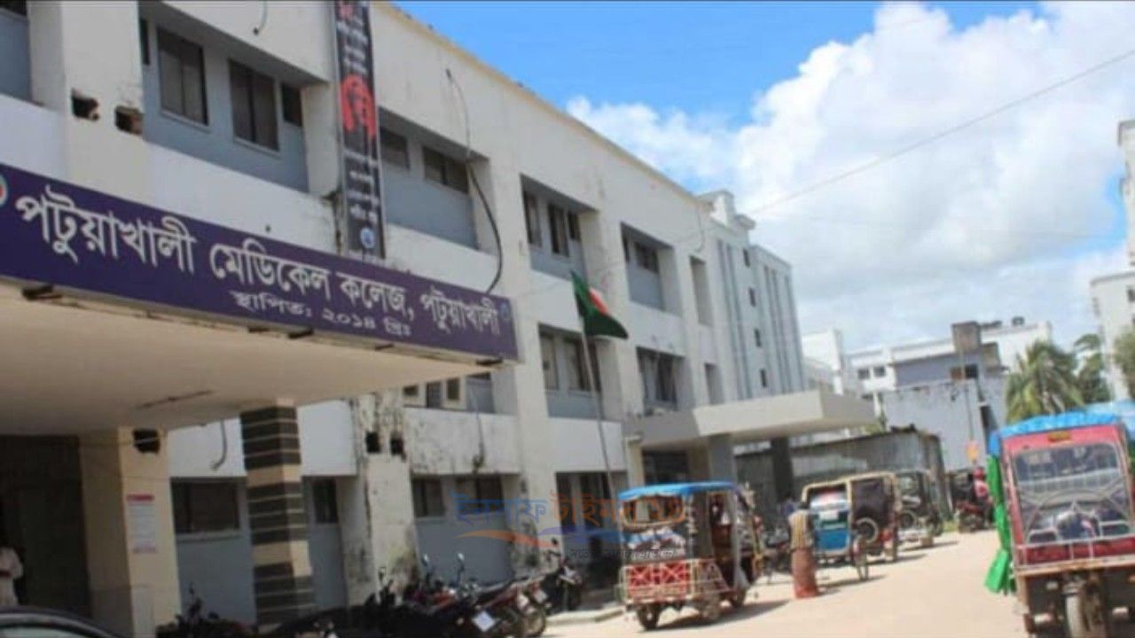 পটুয়াখালী মেডিকেল কলেজ হাসপাতালে দালালের দৌরাত্ম্য, সরকারি সেবা থেকে বঞ্চিত রোগীরা