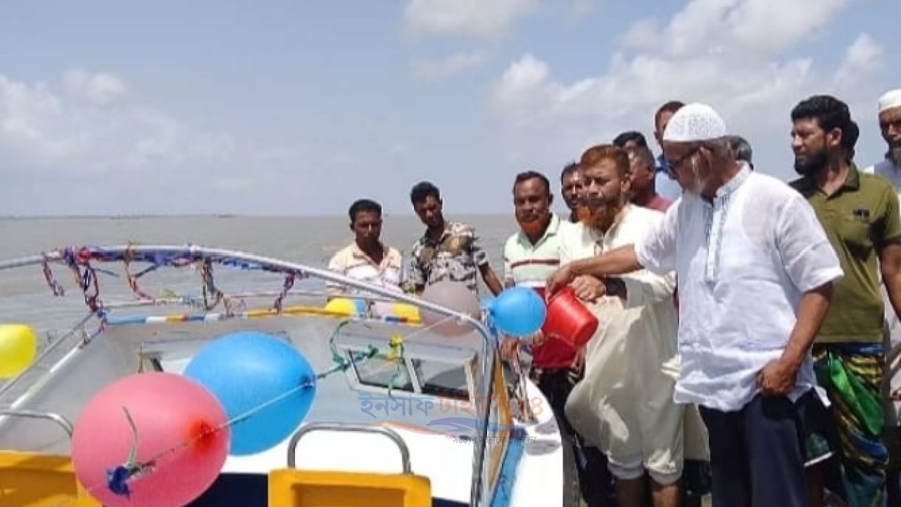 ভোলার মদনপুরের ১৫ হাজার মানুষের স্বাস্থ্যসেবায় ব্যক্তি উদ্যোগে নৌ-অ্যাম্বুলেন্স উপহার 