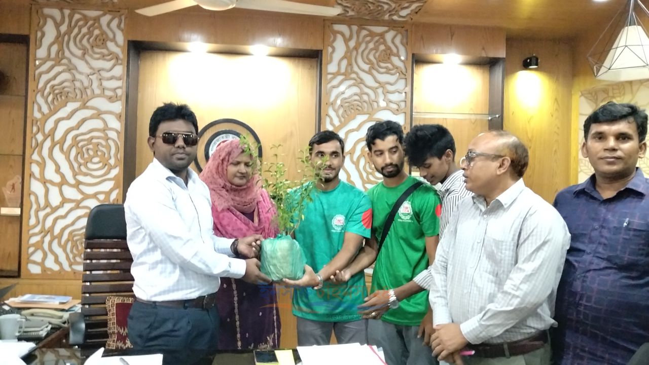 ইউএনও স্যারের সঙ্গে বিডি ক্লিন ফরিদগঞ্জ উপজেলা টিমের সৌজন্য সাক্ষাৎ
