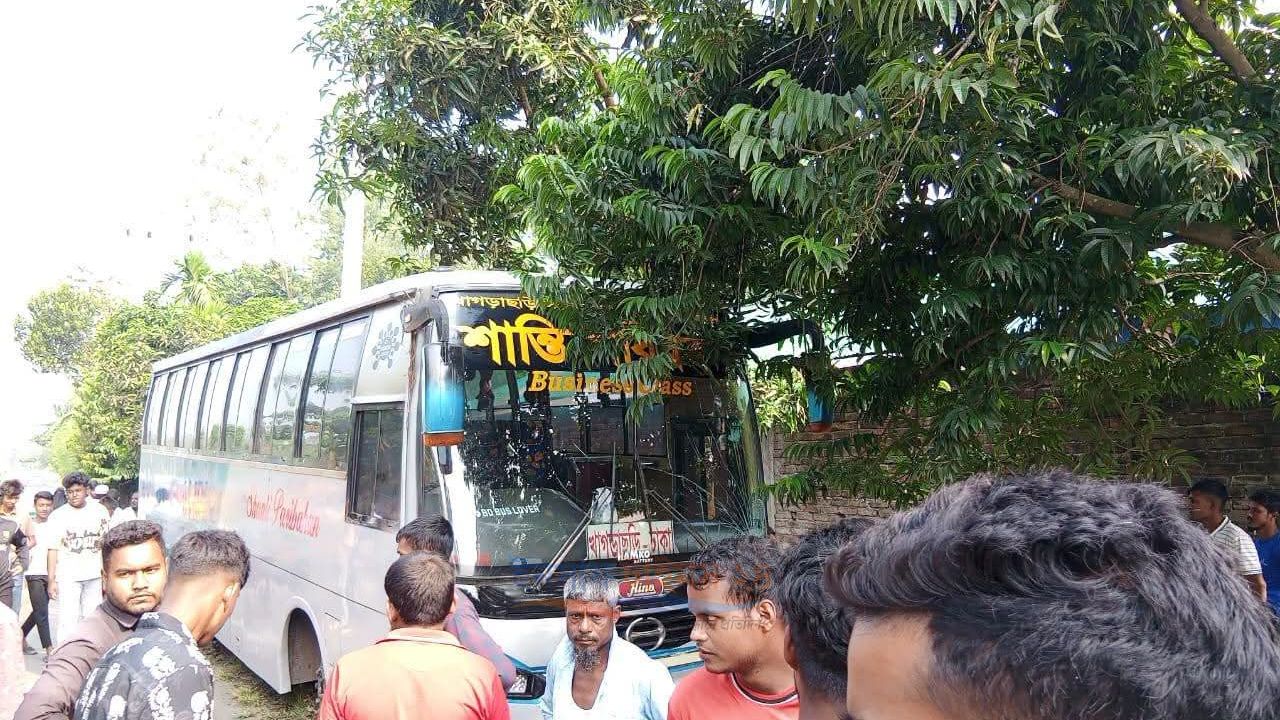 বকশীগঞ্জে সড়ক দুর্ঘটনায় প্রাণ গেল শাশুড়ি-পুত্রবধূর।