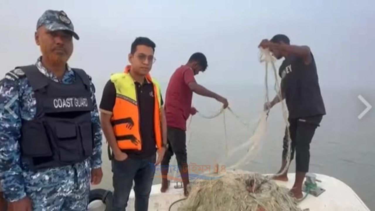 চাঁদপুরে টাষ্কফোর্স ও নৌ পুলিশের অভিযান ১০ হাজার মিটার কারেন্ট জাল জব্দ।
